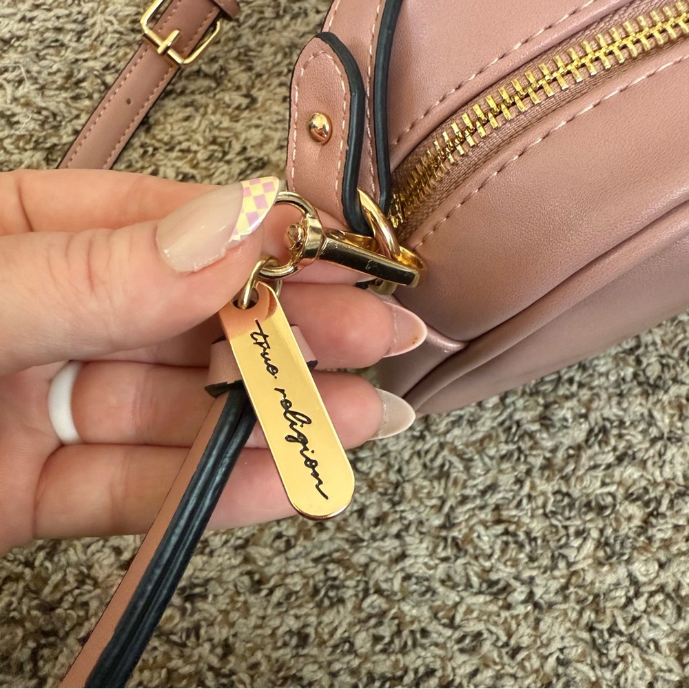 True Religion Baby Pink Med Crossbody Bag Purse with Horseshoe Logo Adjustable - Picture 3 of 14